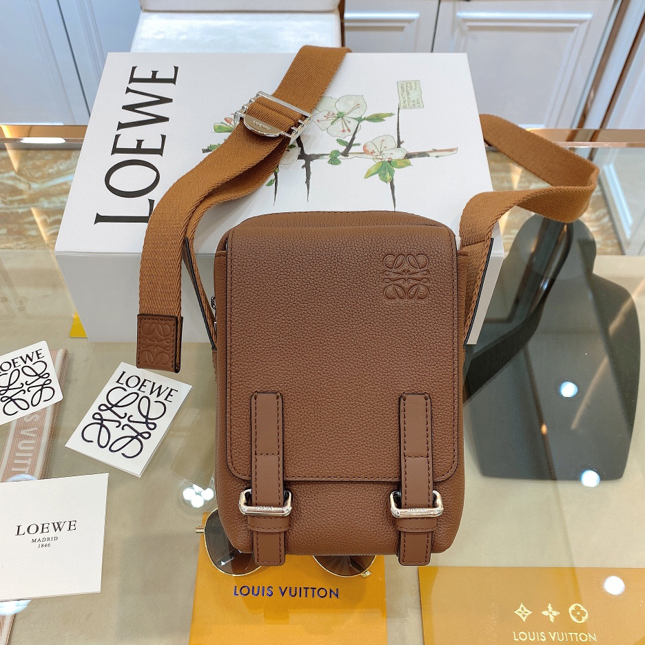 LOEWE 로에베 크로스백