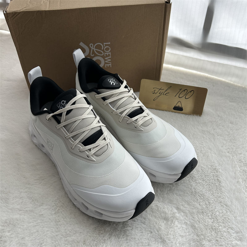 로에베 스니커즈 9019